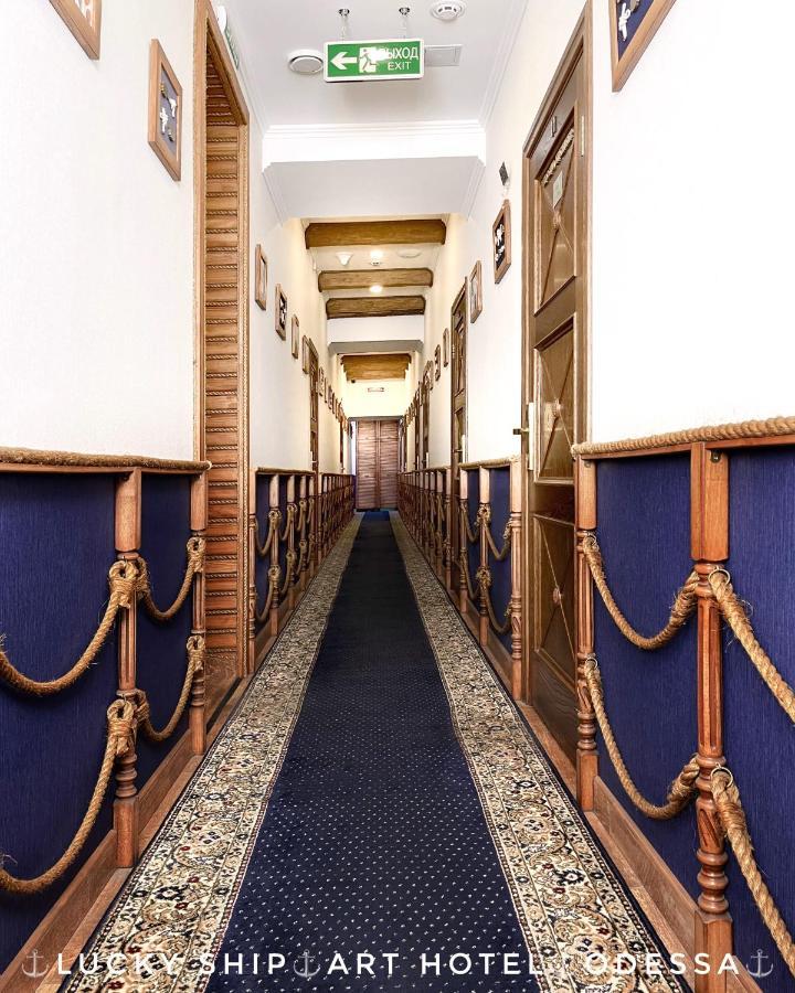 Lucky Ship Art Hotel โอเดสซา ภายนอก รูปภาพ